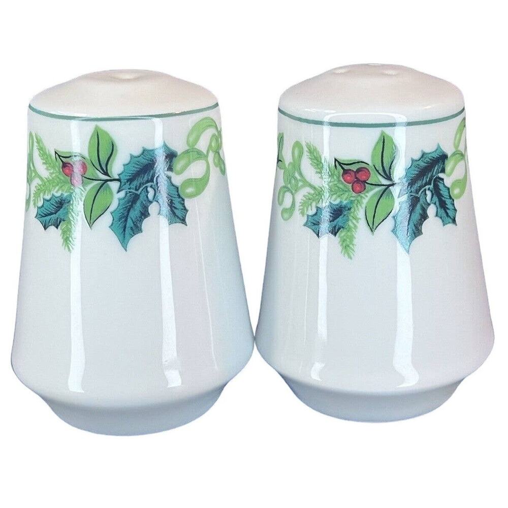 Cardinal Porcelain Holly Berries & Ivy Christmas Salt & Pepper Shakers Vintage